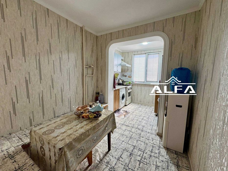 Buxoroda kvartira sotiladi 2 xonali 56m2 3-qavat.