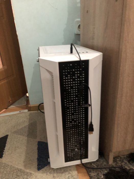 Vand pc gaming cu monitor inclus