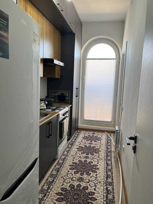 Чирчик шаҳри 2 микрорайонда 2 хонали квартира сотилади.