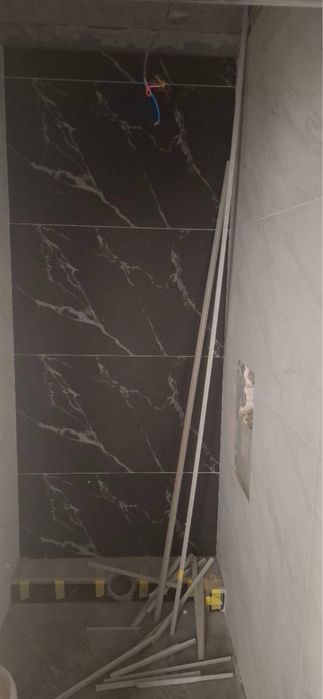 Чирчик шахар 2 микро район Янги Узб 2х сотилади Нархи 32.000$ Наличка