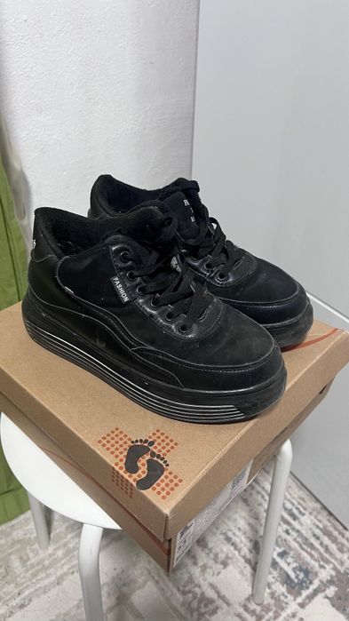 Кроссовки с мехом