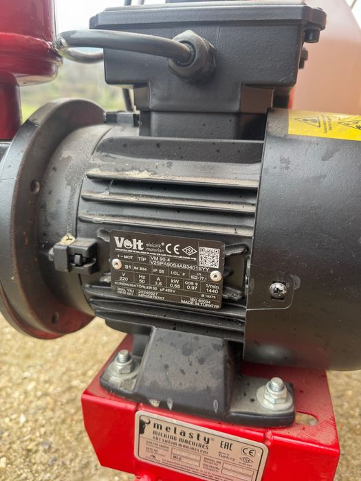 Машина за доене за крави