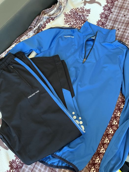 Мужской спортивный костюм