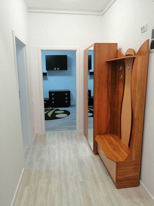 Inchiriez apartament 2 camere decomandat + 1 loc de parcare În Rotar 2
