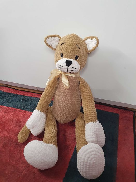 Плюшено плетено коте