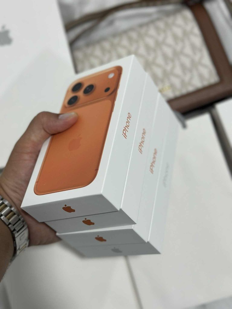 Продавам iPhone 17 Pro - 256GB - Cosmic Orange eSIM