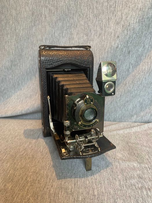 стар сгъваем мехов апарат Kodak