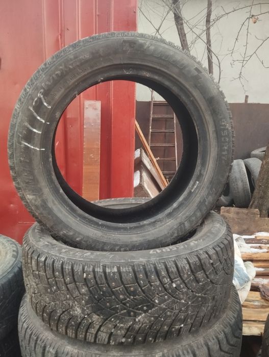 Продам шины пара на 17 р.