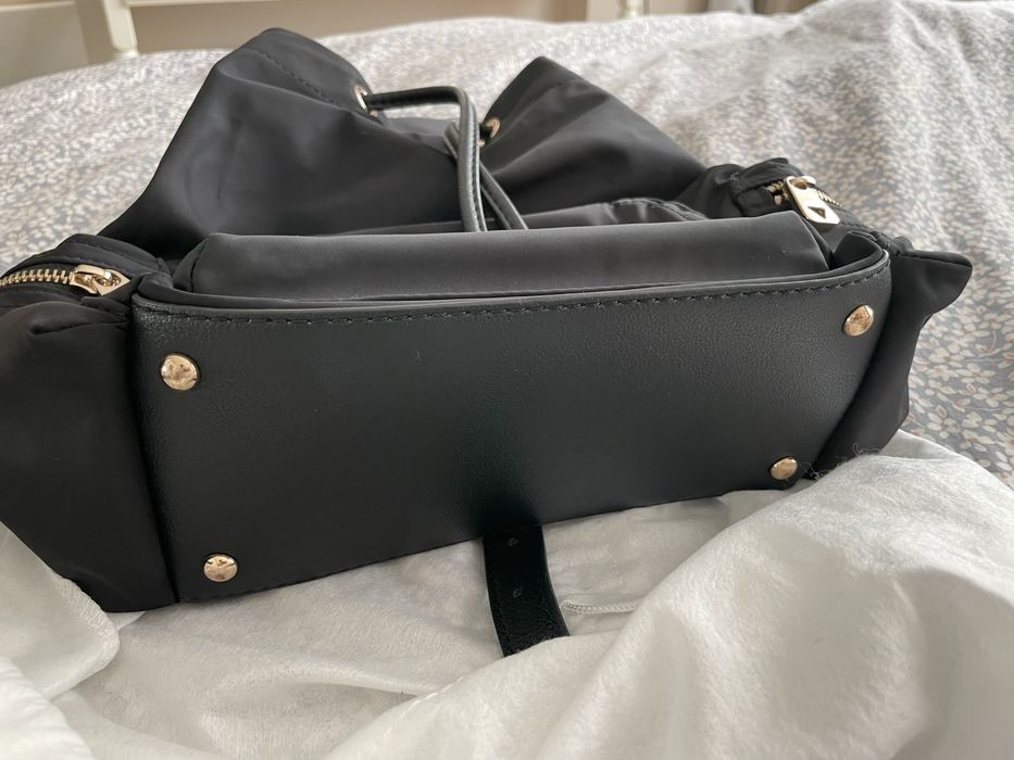 Дамска раница Guess