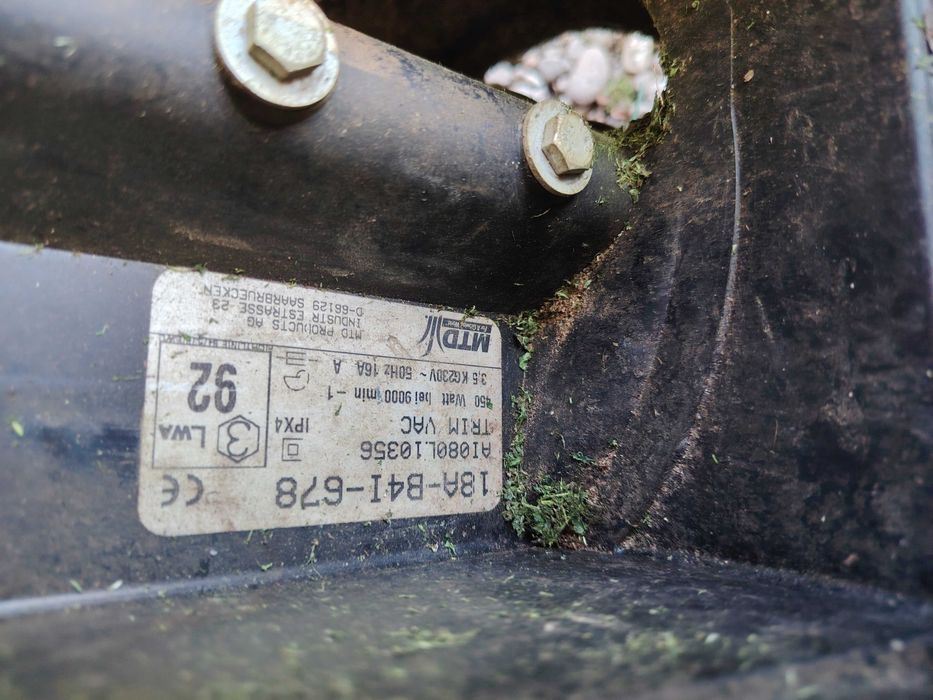 Cositoare gazon cu colector iarba