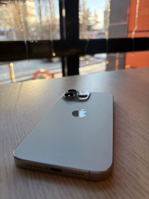 Продам IPhone 16 pro max 256gb