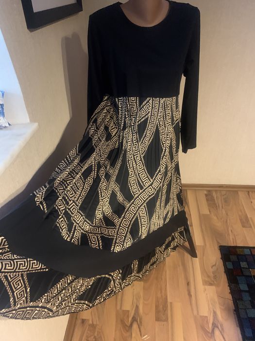 Rochie NOU Marimea M- L din jerse si matase , fusta plisata