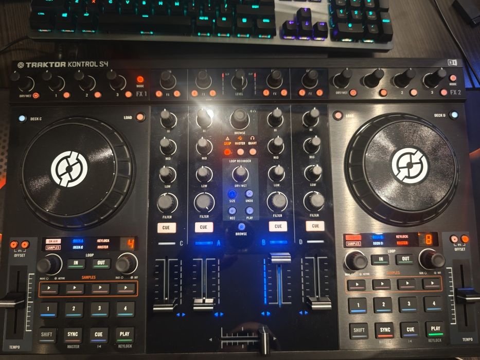 Traktor KONTROL S4