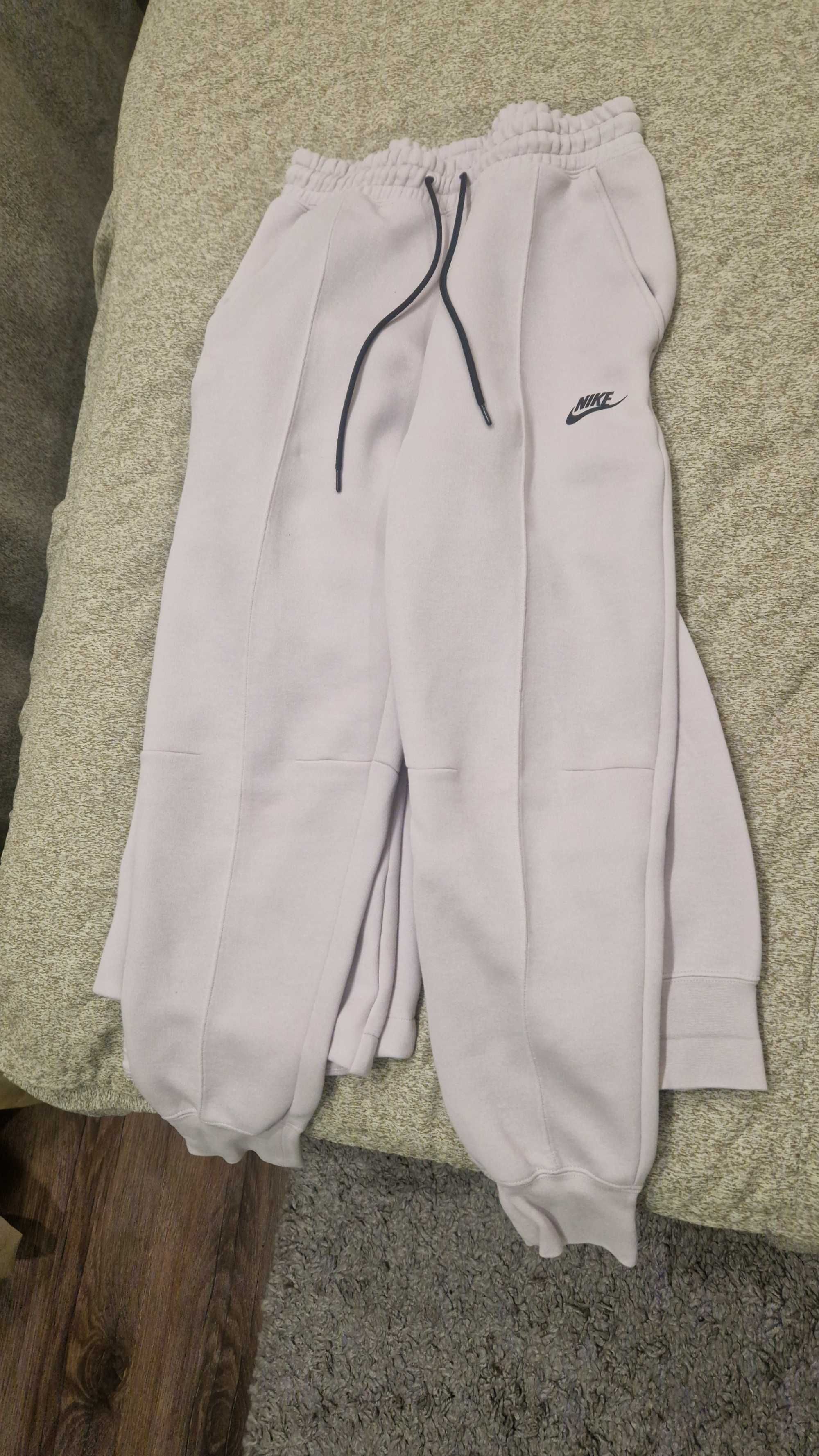 Оригинален дамски анцунг Nike