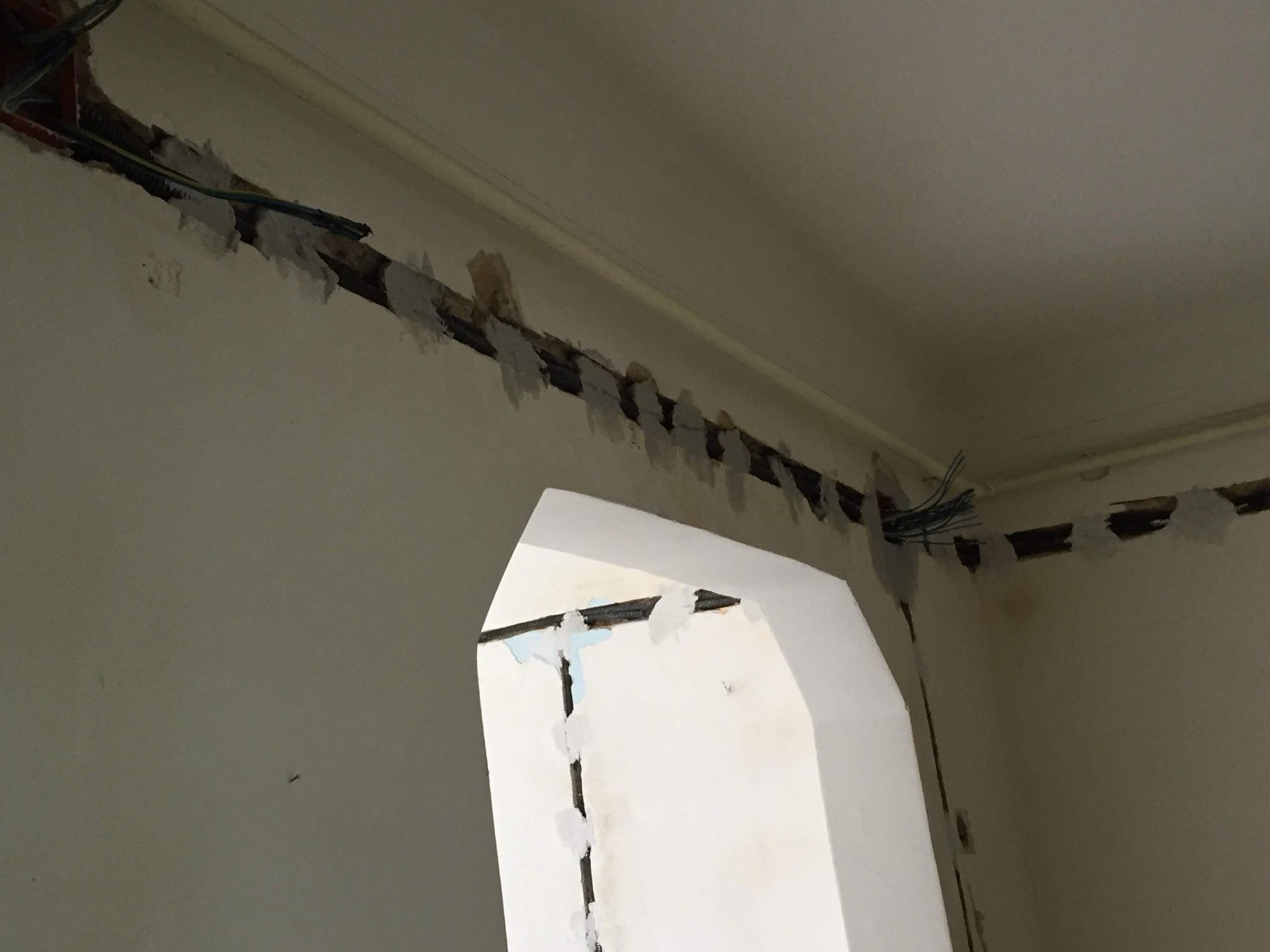 Electrician cu experiență