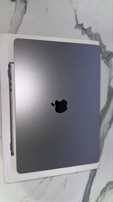 Macbook Air 15 8/256 m2