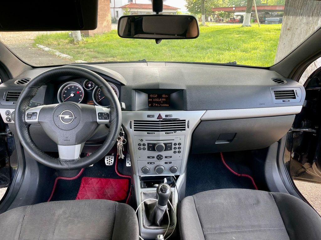 Vând Opel Astra GTC 1.6 GPL