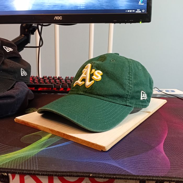 Продам кепки new era