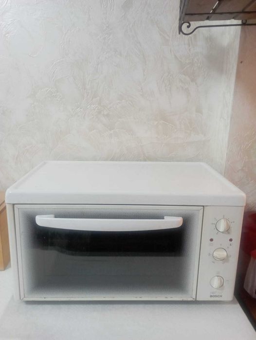 Духовой шкаф BOSCH HBT 112