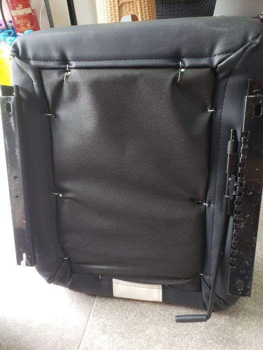 Спортни седалки за автомобил J32