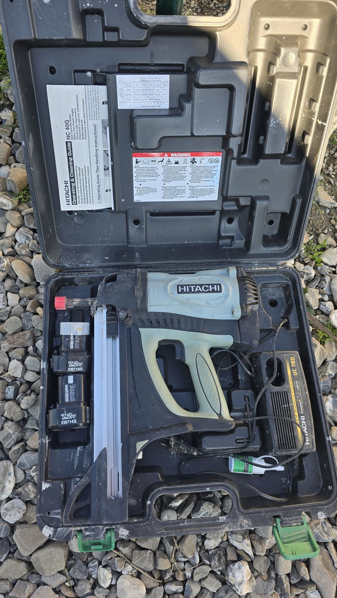 Pistol cuie beton. Hitachi nc 40g stare foarte bună