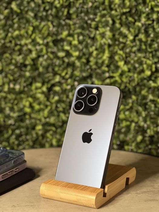 iPhone 15 Pro Natural Titanium 98% baterie ca nou + huse cadou / cablu