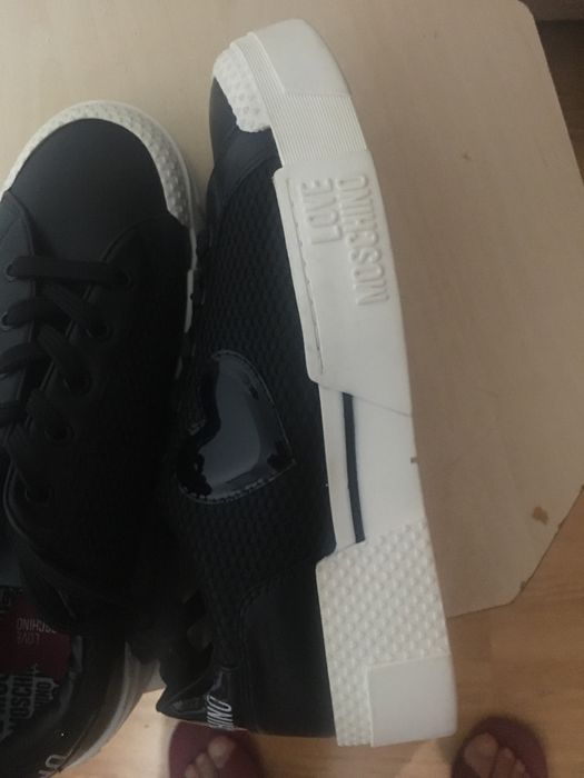 pantof casuak moschino