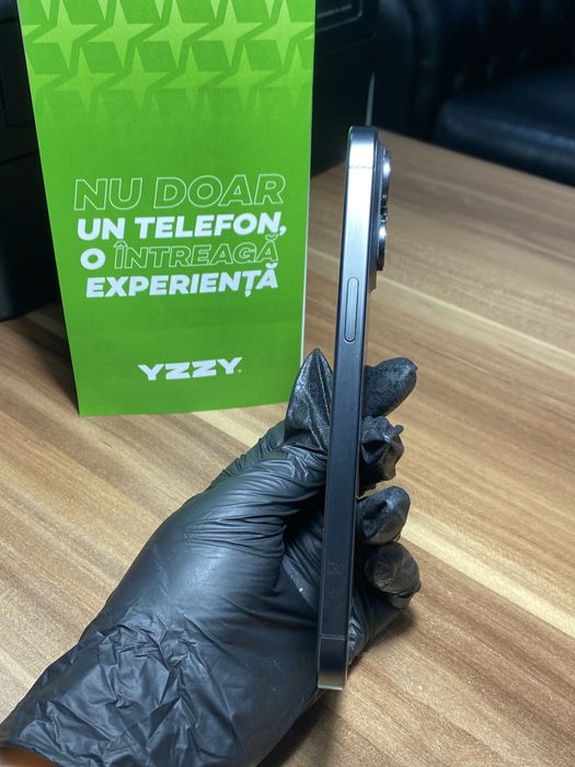 iPhone 15 Pro Max / 256 GB / Sănătate baterie 90% / Foarte bun