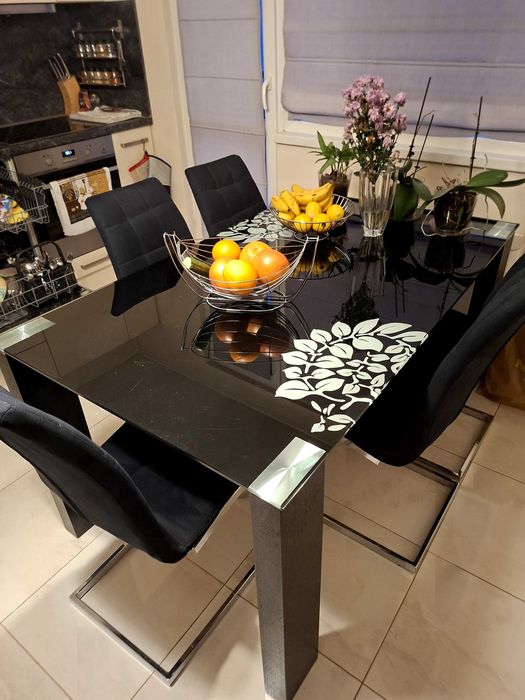 Маса и 6 стола за трапезария