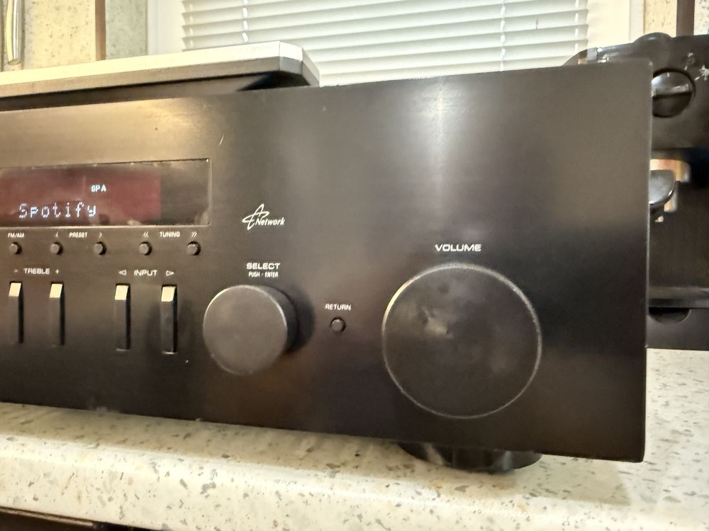 Yamaha R-N301 меежов ресивър
