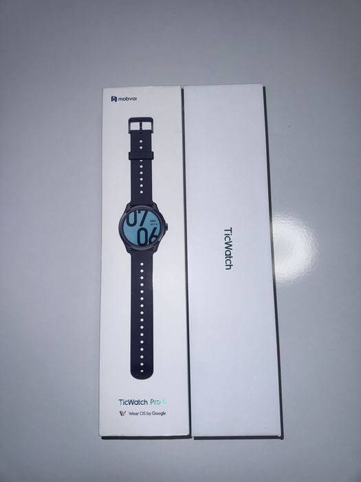 Смарт часовник TicWatch Pro 5
