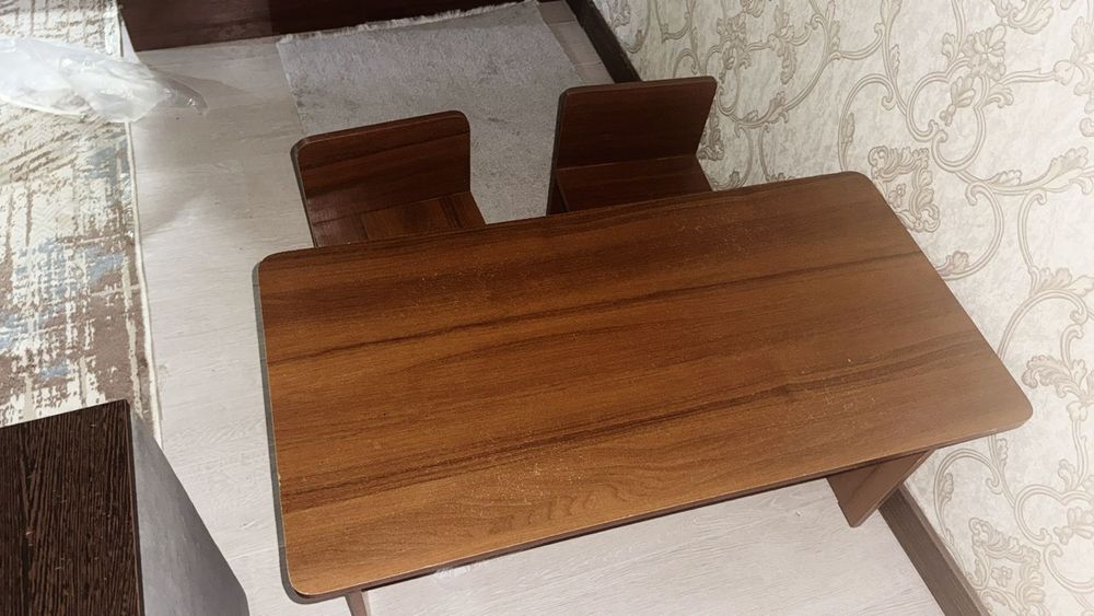 Продам детский стол со стульями