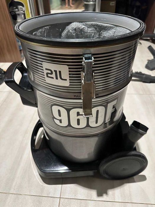 Пылесос для дома высокой мощности в отличном состоянии