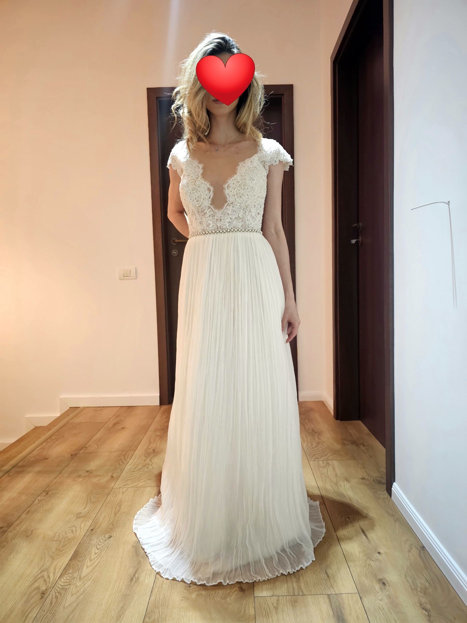 Rochie de mireasă – Model „Eléna”

Descriere generală:
O rochie de mir