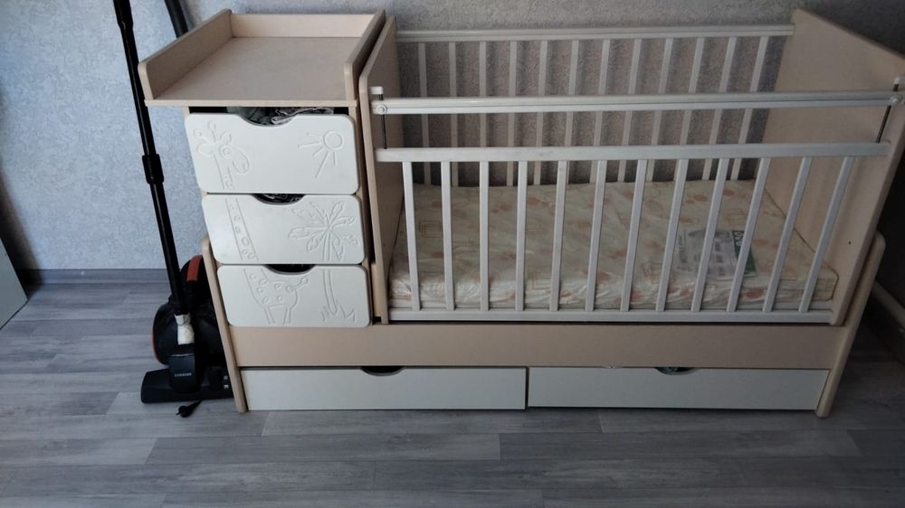 Продается детская кровать за 30000 тенге