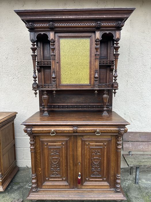 Масивен антикварен шкаф-кабинет с изключително богата ръчна резба