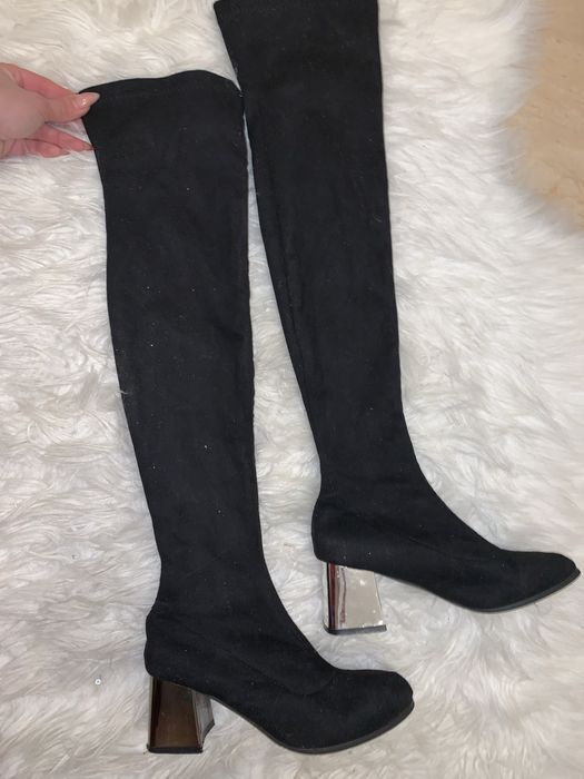 Cizme negre lungi piele intoarsa toc gros argintiu strasuri