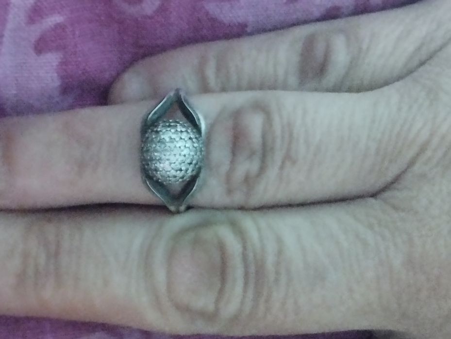 Продам кольцо 16 размер
