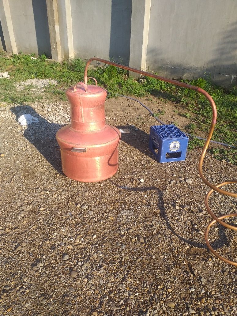 Vând cazan de țuică la 130 de  Litri  cu fundul de 4 mm