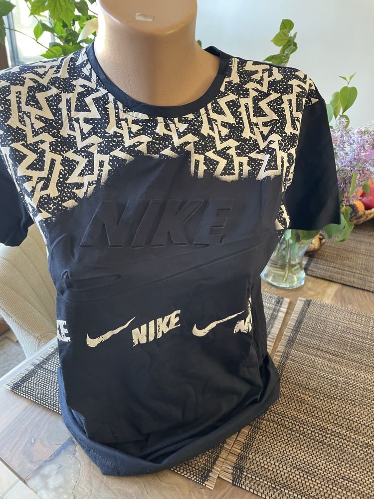 Нова тениска на Nike