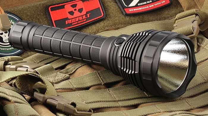 Convoy L6 cu led de 8000 lumeni