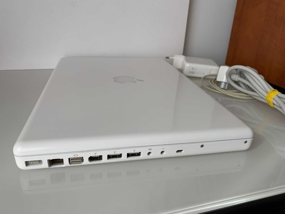 Apple MacBook 13” 2009 model A1181 stare bună laptop