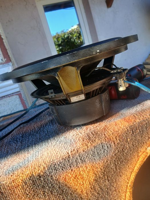 Vand/schimb subwoofer auto Focal