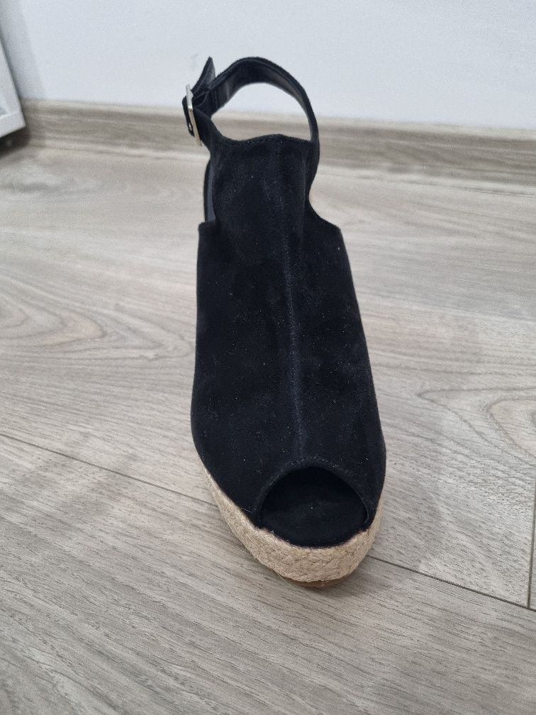 Saboți de damă noi