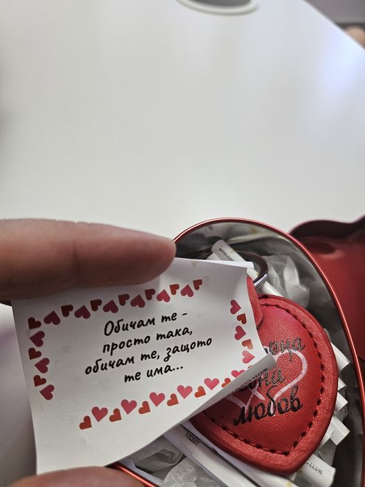 Комплект "30 Причини да те Обичам!" в метална кутия/Свещ сърце