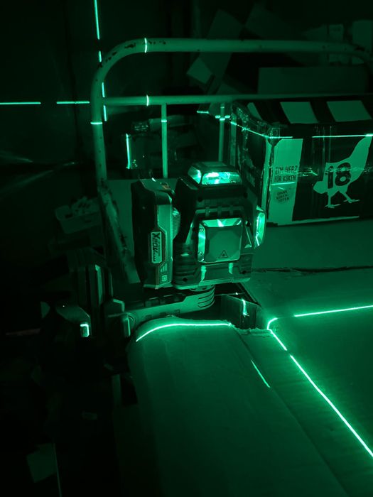 Nivela laser cu acumulator de 20v