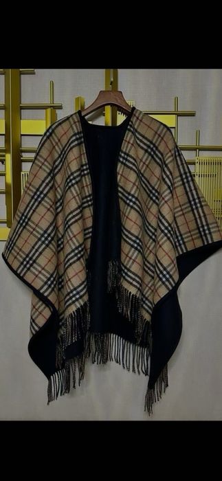 Poncho Burberry model 2026-iarnă