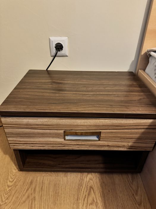 КРАЙНА ЦЕНА -Продавам спалня с матрак и механизъм за повдигане 160/200