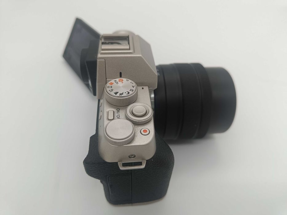Aparat foto Mirrorless Fujifilm X-T200, obiectiv XC 15-45mm, Card 64GB