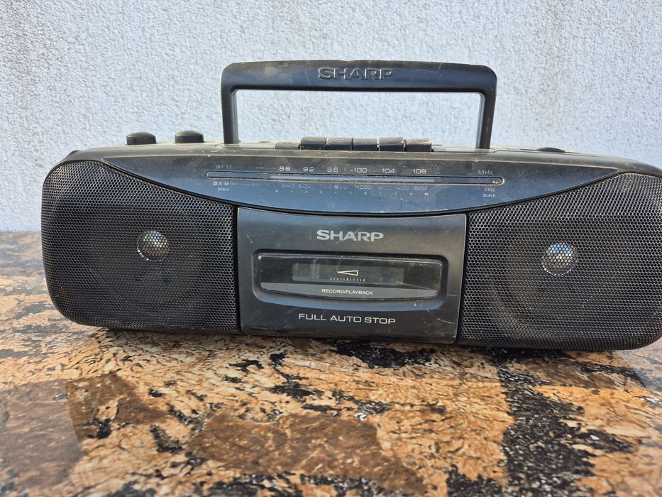 Vând Radio casetofon marca Sharp model QT-270H (BK)- functional